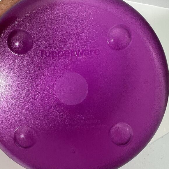 NEW Tupperware Microwave Round Rock N Serve 3.3L 3.5 qtr Purple Sheer With Lid - Picture 6 of 12